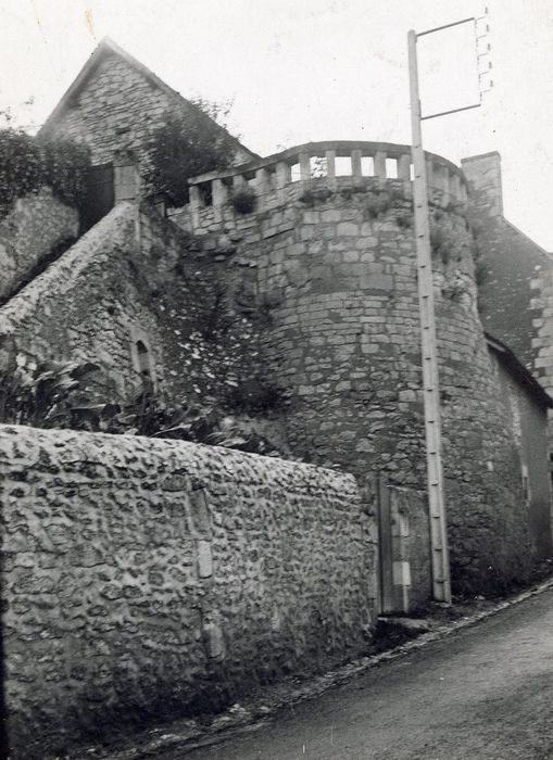 vue partielle des remparts le long de la rue de l’Arceau