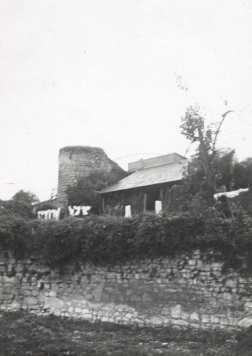 vue partielle des remparts le long de la rue des Tanneries