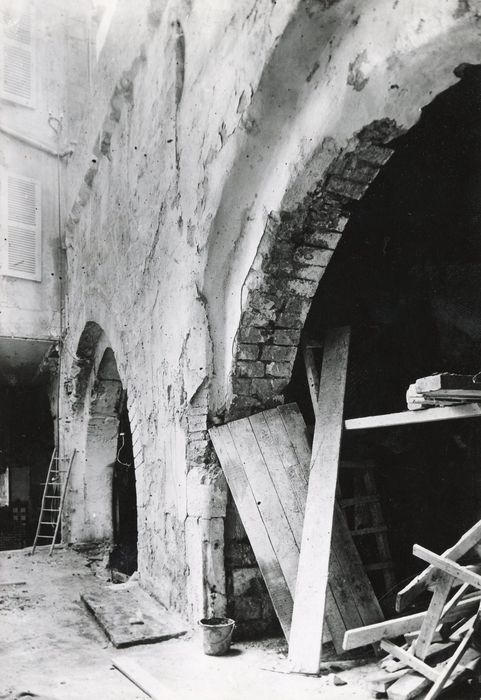 vestiges du pont d’accès à l’ancien palais dit « Pont de la Salle », vue partielle