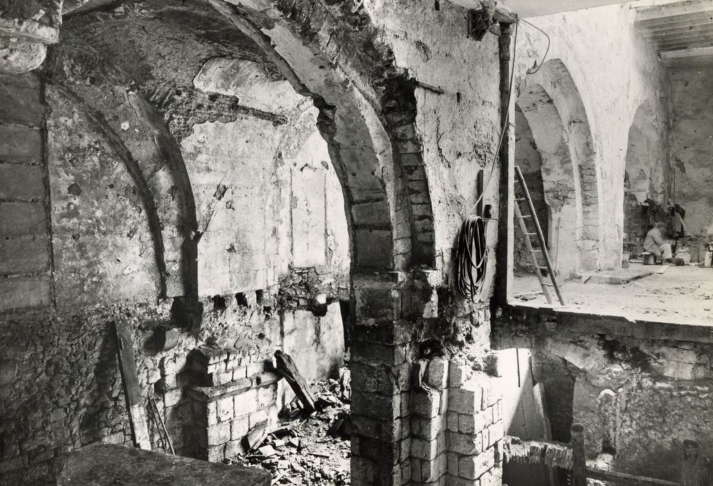 vestiges du pont d’accès à l’ancien palais dit « Pont de la Salle », vue partielle