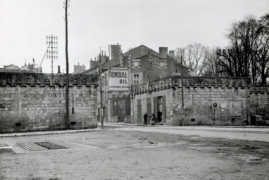 porte de la Tranchée depuis le Sud