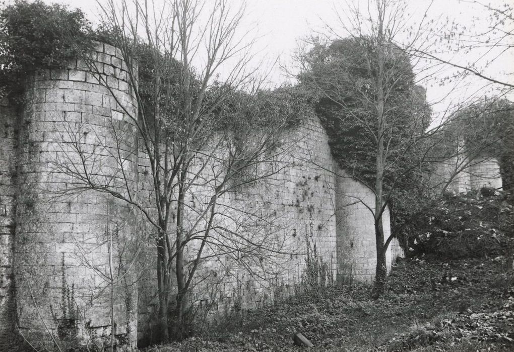 vestiges des remparts ouest