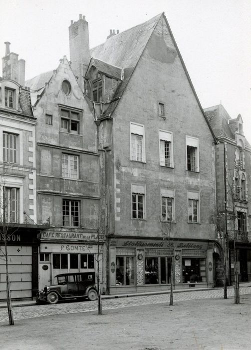 façade sur la place