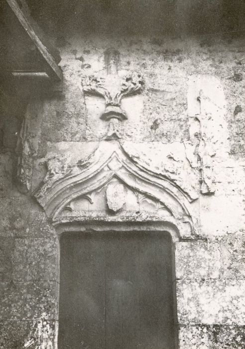 porte d’accès au logis, détail du linteau