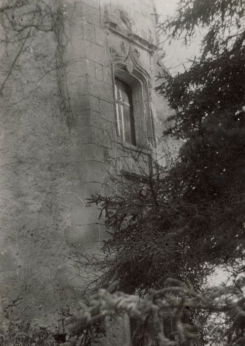 tourelle d’escalier, détail d’une baie