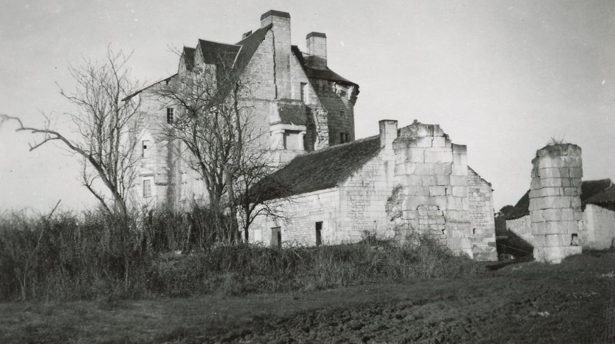 vue générale du château dans son environnement depuis le Nord-Ouest