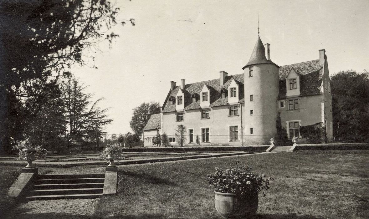 vue générale du château dans son environnement depuis l’Est
