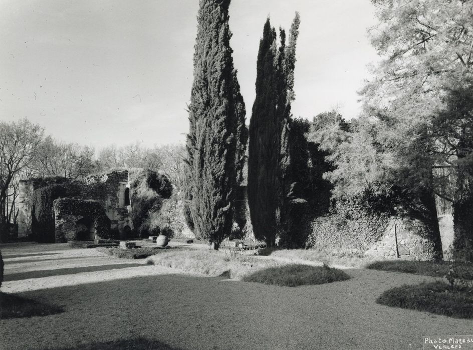 vestiges de l’ancien château, vue partielle