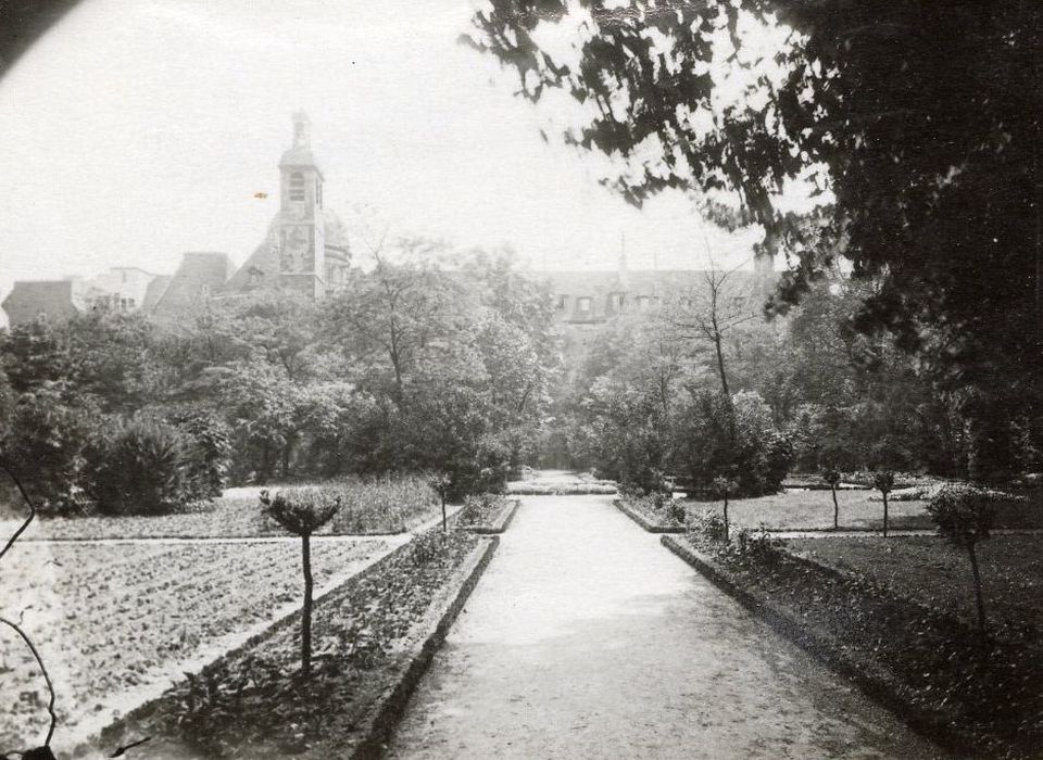 vue partielle du jardin