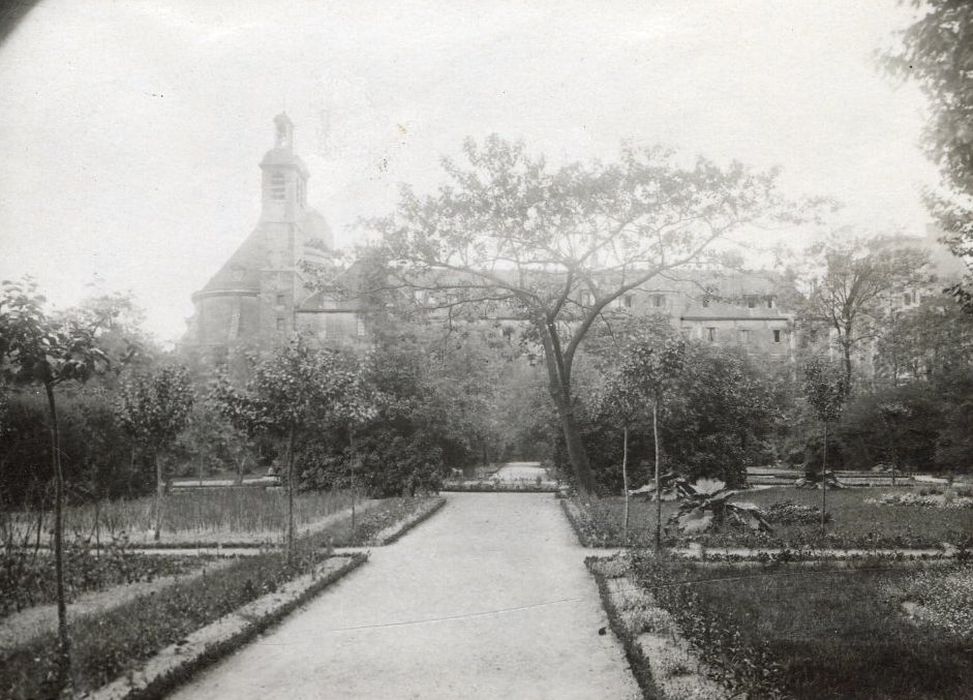 vue partielle du jardin