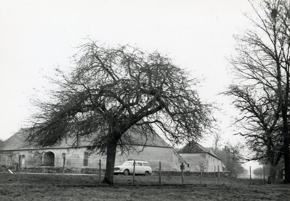 vue partielle des communs, aile nord