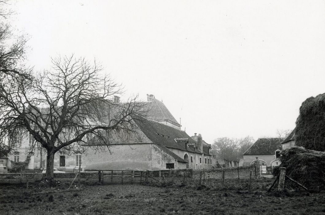 vue partielle des communs, aile nord