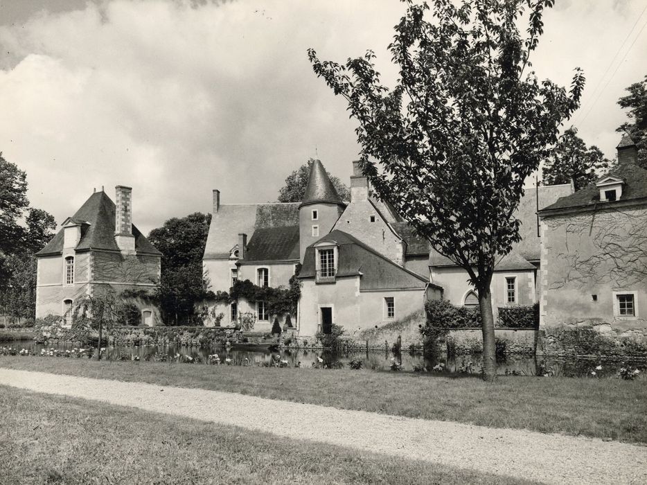 vue générale des bâtiments depuis le Sud-Est