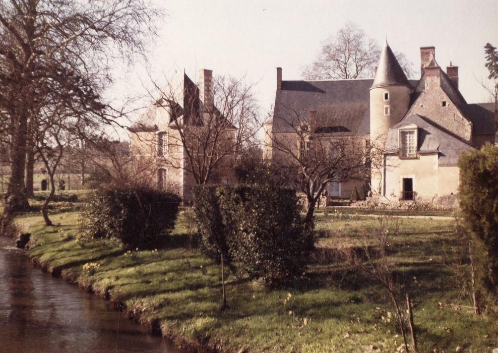 vue partielle des bâtiments depuis le Sud-Est