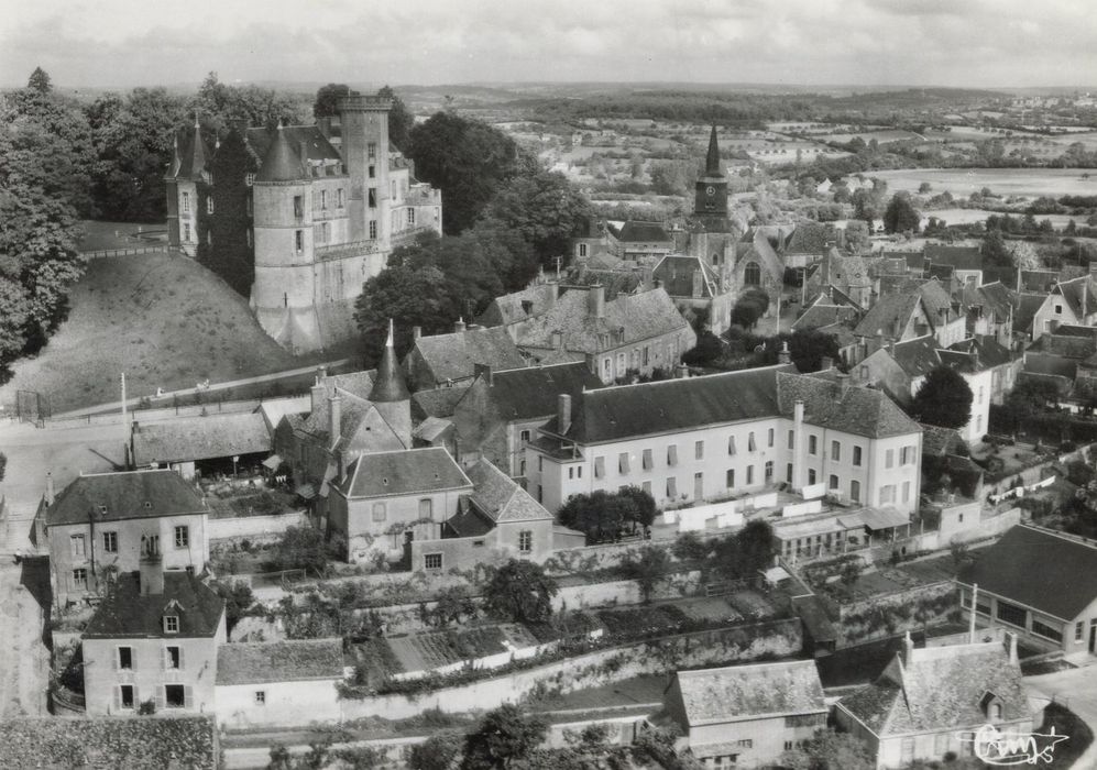 vue aérienne du château dans son environnement