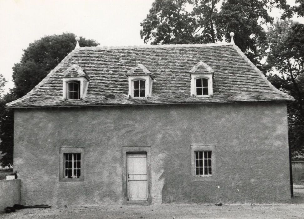 communs ouest, façade ouest