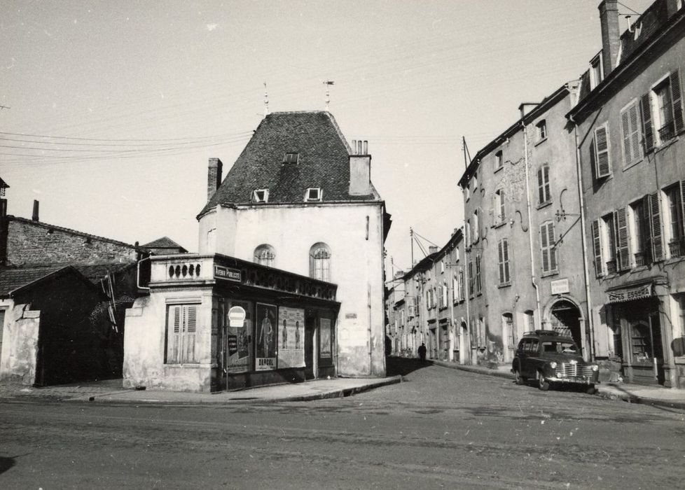 vue générale de la chapelle dans son environnement urbain