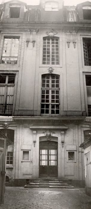 façade sur la cour intérieure, vue partielle