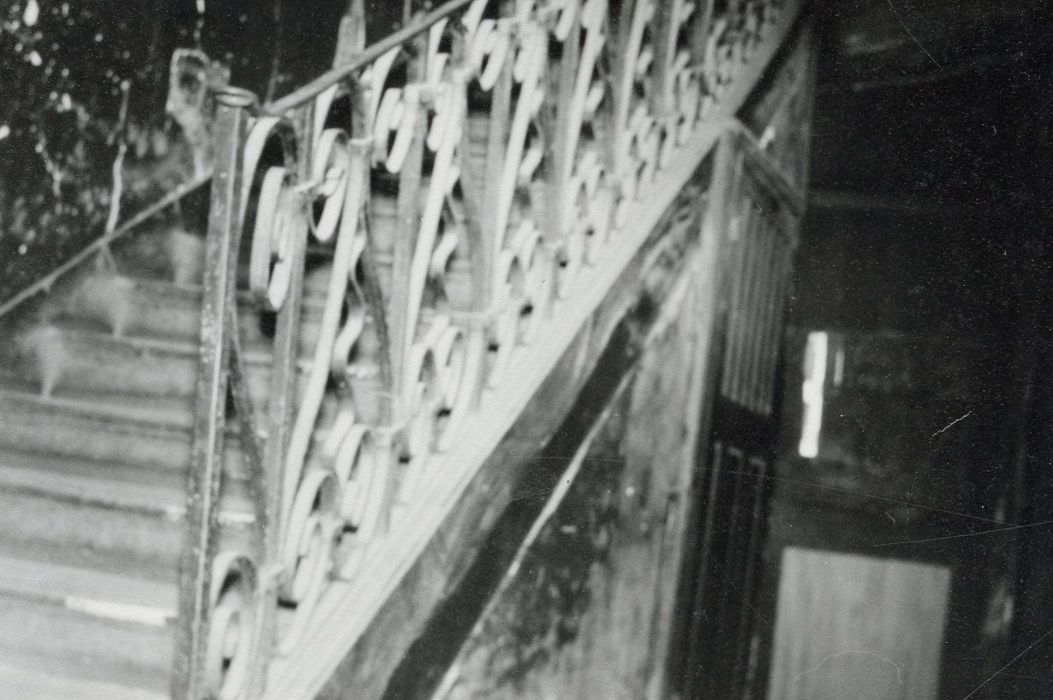 escalier, détail de la rampe en fer forgé