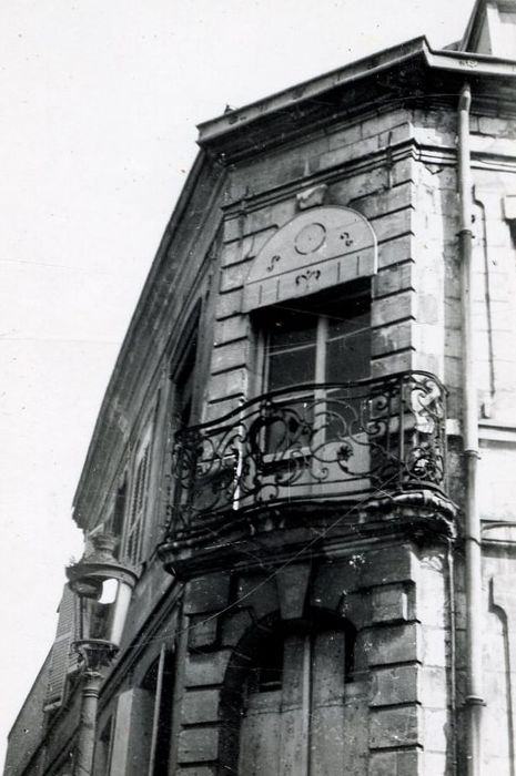 façades sur rues, vue partielle