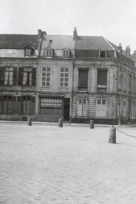 façades sur la place