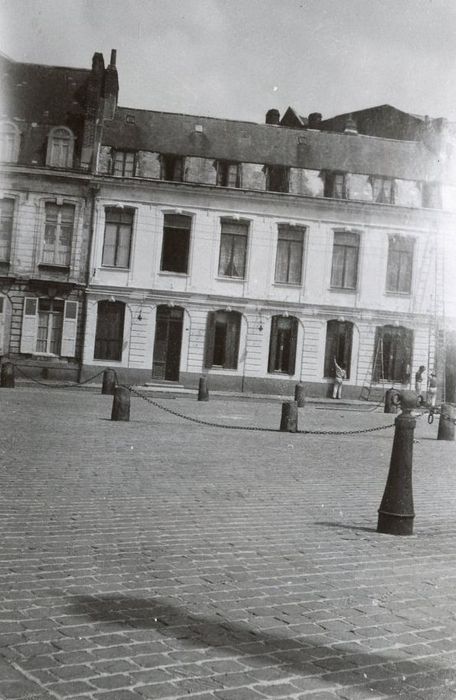 façade sur la place