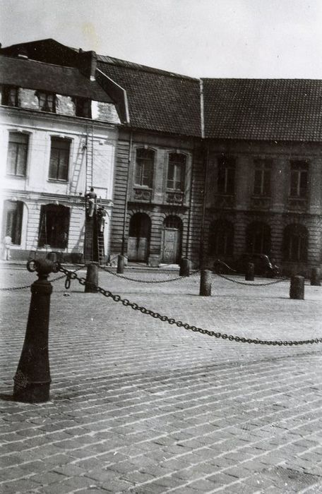 façade sur la place