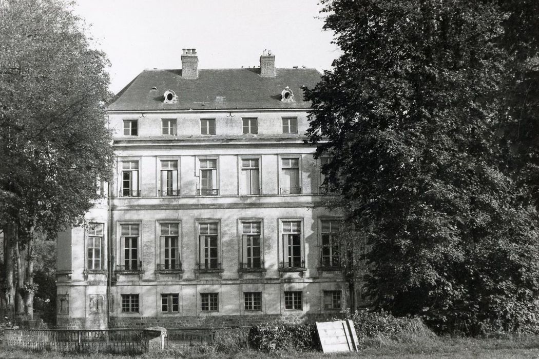 façade est, vue partielle