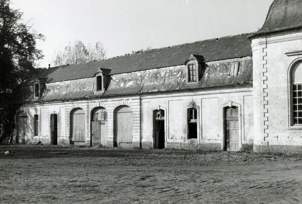 communs, façade est