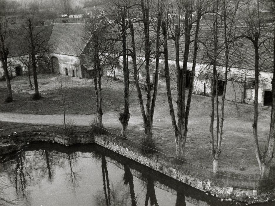 bassin, ferme, ensemble sud, vue partielle