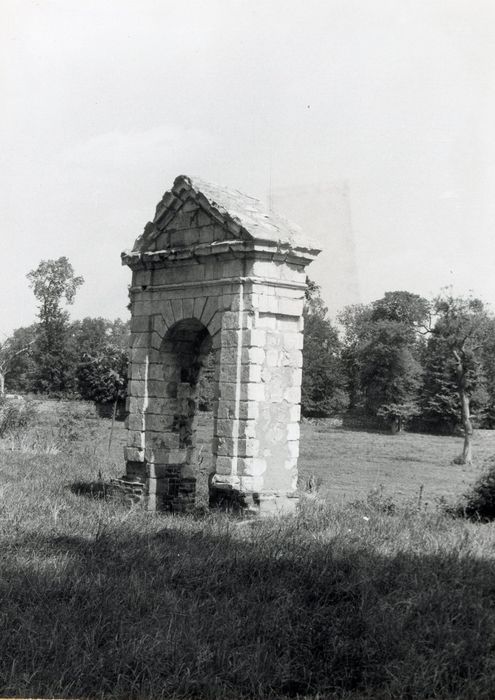 vestiges dans le parc