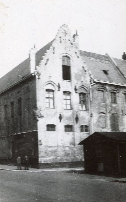 façades sur rues, vue partielle