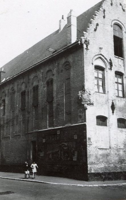 façades sur rues, vue partielle