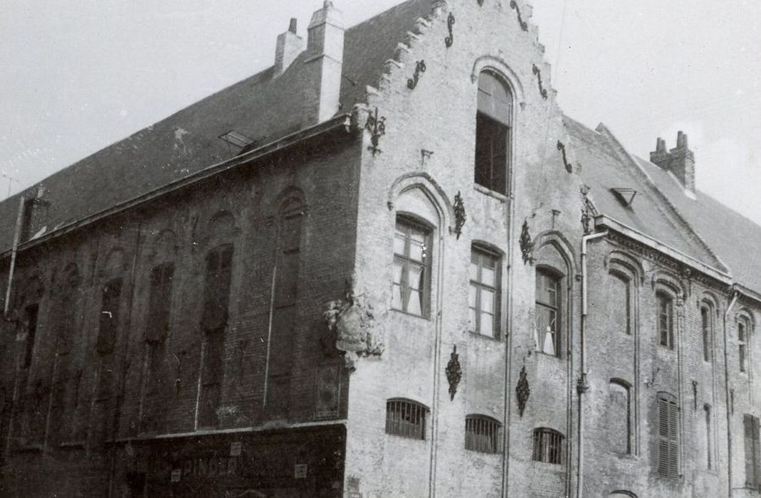 façades sur rues, vue partielle