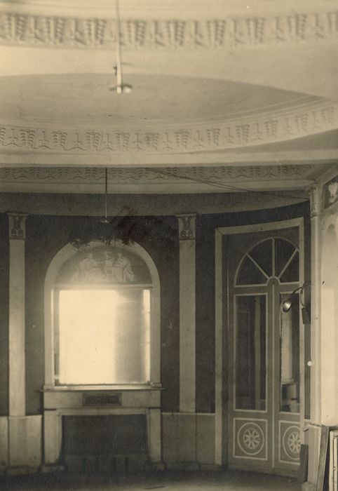 salon, vue partielle des décors