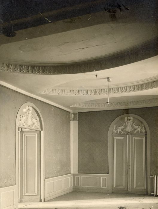 salon, vue partielle des décors