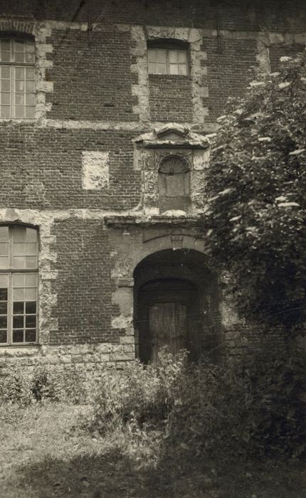 vue partielle d’un bâtiment