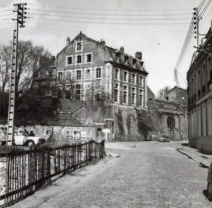 vue partielle des bâtiments depuis le Sud