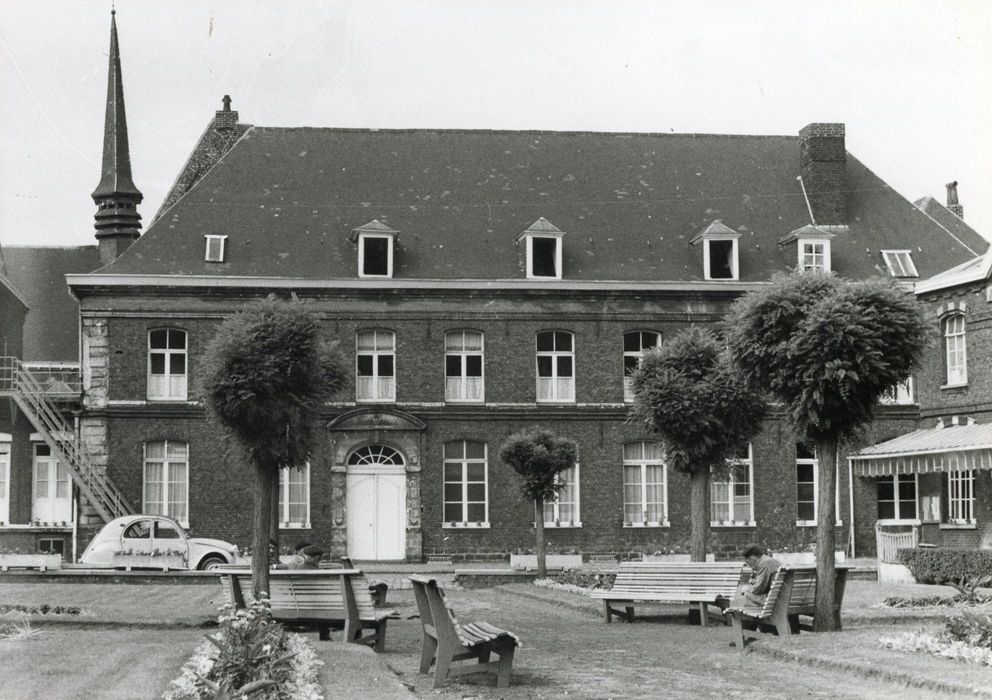 aile du 18e siècle, façade antérieure