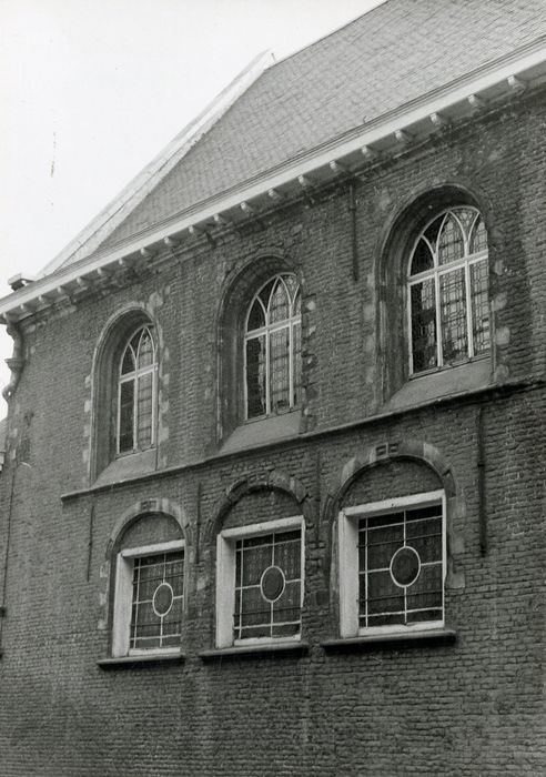 chapelle, façade latérale sur la rue de Tournai, vue partielle