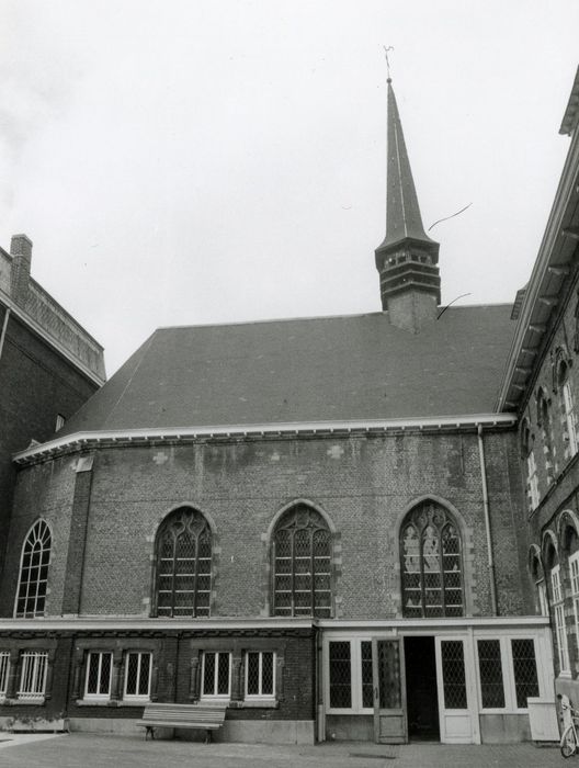 chapelle, façade latérale sur la cour