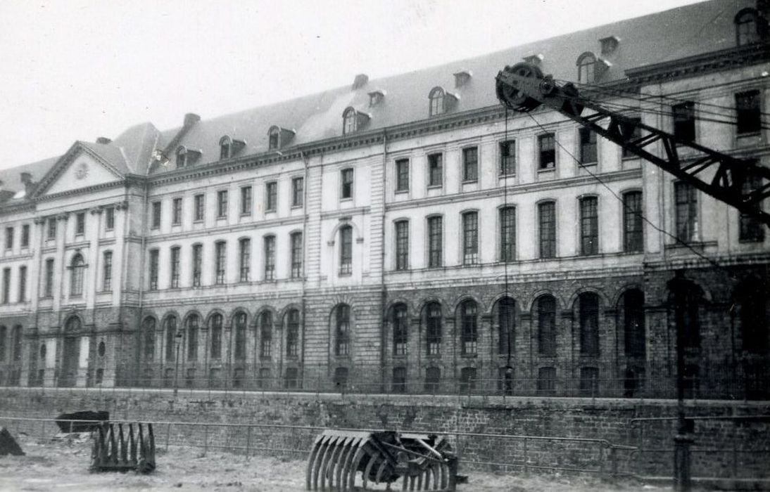 façade sur la quai, vue partielle