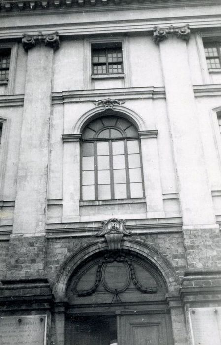 façade sur le quai, travée centrale