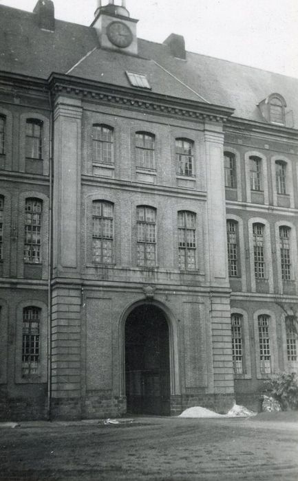 cour sud, façade sud, vue partielle