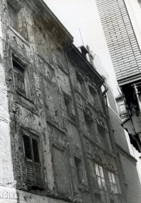 façade latérale sur rue du n°44, vue partielle