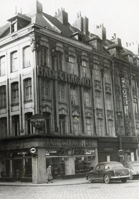 façades sur l’angle de la rue des Trois Couronnes et de la place du Théâtre