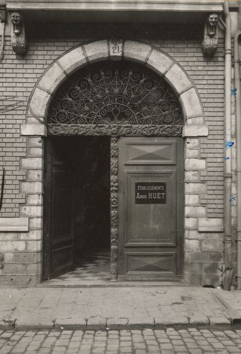 porte d’accès sur rue