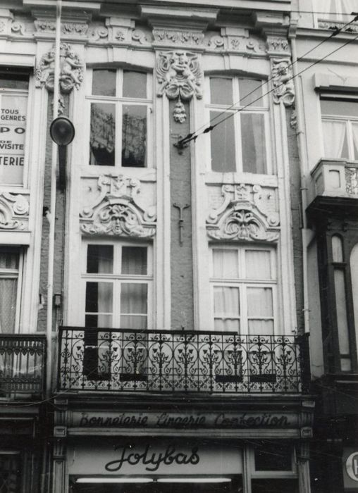 façade du n°4 sur rue, vue partielle