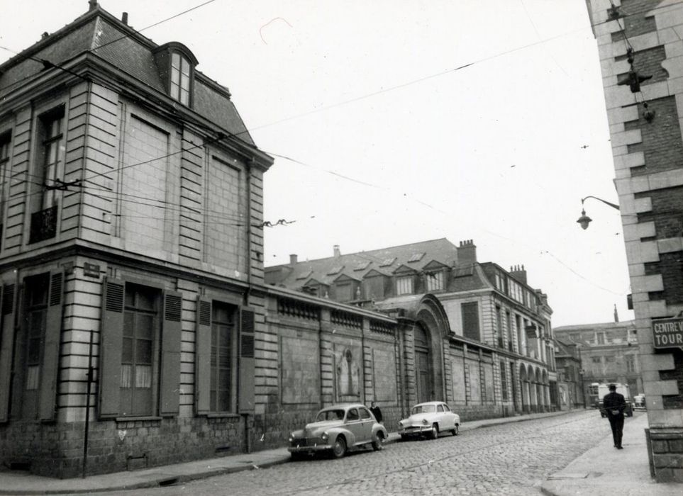 vue générale de la façade sur la rue du Lombard