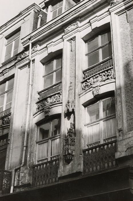 façade sur rue, vue partielle du n°8